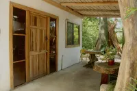 Nature Lovers Paradise w/ outdoor bath - 4 min walk from the beach!