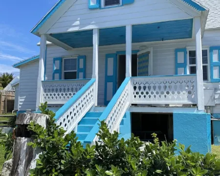 Pa Willie’s - Locally owned historic cottage conveniently located with dock. Hotels in Elbow Cay