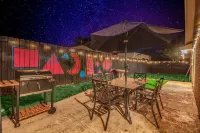 Beachcity 4BRs home amazing pool 12 Beds*Dickinson Hotels in Dickinson