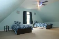 Secluded & spacious home on 5 private acres nr Lake George and Saratoga Springs