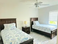 Sun Family Fun! Pool, Firepit, Gameroom Tampa area