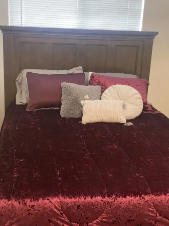 Beauty one-bedroom apartment mins for downtown. In mid-town Отели рядом со станцией Анкорд Депо