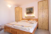 Comfortably furnished apartment, 300 m to the beach