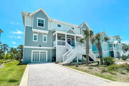 Emerald Escape 4BR/4BA Villa, Beach Club, Lost Key Golf & Beach