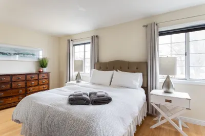 Your Up North Getaway! Hotels in 