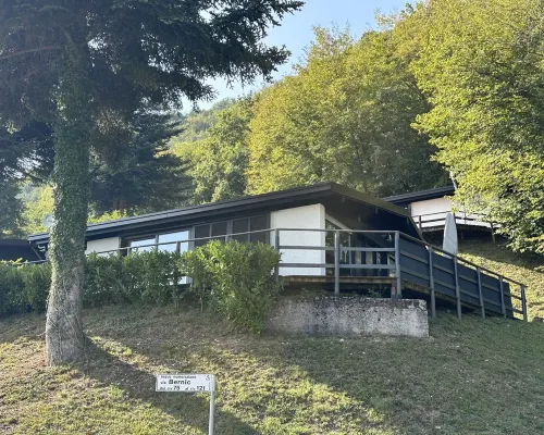 Lake Garda Tignale vacation home bungalow with pool and lake view Hotels in Tignale