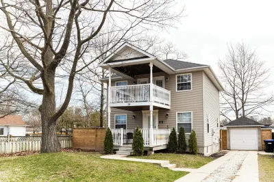4 BR Beach Cottage: Hot Tub- Firepit-Table tennis Hotels near Wasaga 500 Go-Karts