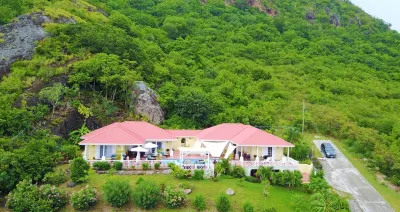 HOLIDAY DISCOUNTS!! PANORAMIC SEA VIEWS! LUXURY, POOL, OVERLOOKS JOLLY HARBOUR Hotels near Queen’s Beach