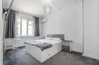 Luxury apARTment By The Sea + FREE PARKING+HBO+Netflix Hotels in der Nähe von Държавна опера Варна (ТМПЦ-Варна)