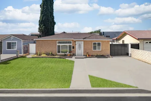 PrivateHOUSE,3Bd1king2Queen w/kitchen,patio,BBQ,Ac,free parking,Laundry &WiFi