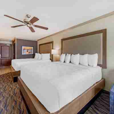 Elizabeth Oceanfront Suites, Ascend Hotel Collection Rooms