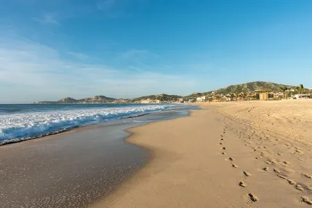 Magnificent Beach Front Mañanitas 2 Bedroom Condo w/Spectacular Views! Отели рядом с достопримечательностью «Isis Healing House Alternative Therapies & seven Zenses Cabo Spa»