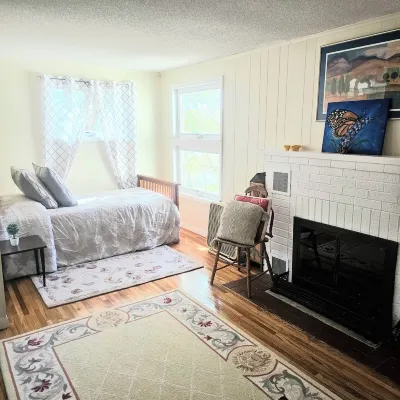 Secluded Cottage On Beautiful Stony Lake and Creek Hotel a Benona Township