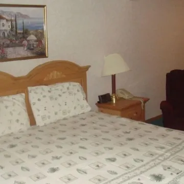 Townhouse Inn & Suites Omaha