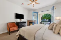 Deluxe King Casita 1 Bedroom Condo by RedAwning