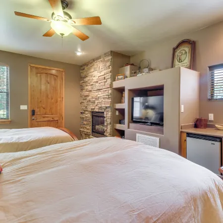 Spacious Torreon Cabin w/ Deck & Gas Grill!