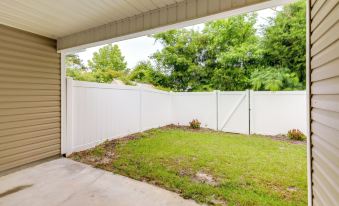 Havelock Home Private Yard, 2 Mi to Cherry Point!
