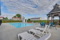 1 Mi to Mark Twain Lake: Cabin w/ Community Pool - 3-Star