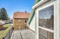 2 Mi to Dtwn: Studio Suite in Sheboygan - Hot Tub