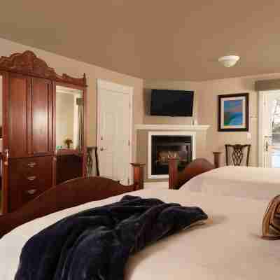 The Oakwood Inn Okoboji Rooms