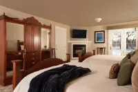 The Oakwood Inn Hotels in Okoboji