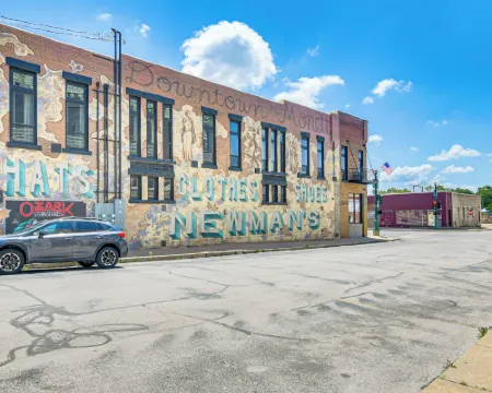 Loft-Style Apt in Dtwn Monett Pets Welcome! Hotels in Monett