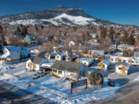Lamplighter Cabins & Suites Hotels in Helena
