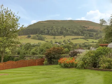 Pentre Barn Отели в г. Ллантилио Пертоли