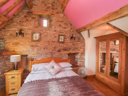 Pentre Barn Отели в г. Ллантилио Пертоли