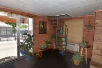 Lariat Motel Hotels in Hardin