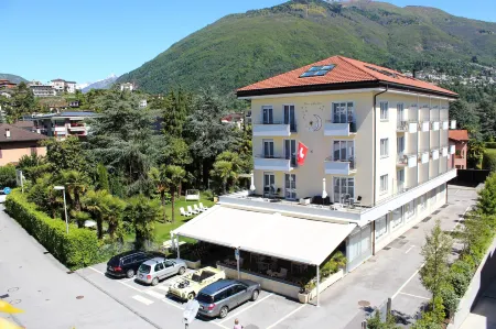 Hotel Luna Garni Отели рядом с достопримечательностью «I Love Ascona Sign»