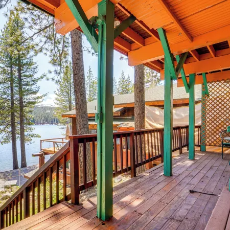 Waterfront Truckee Cabin on Donner Lake!