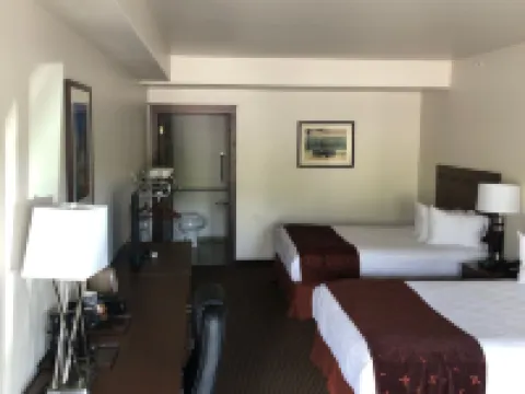 Yellowstone Big Rock Inn Hotels in Gardiner