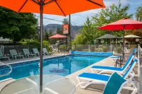 Traveler's Motel Penticton - Pools