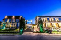 Golden Suites & Spa Hotel di 