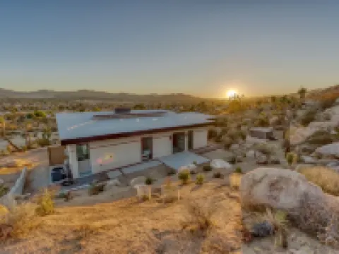 Desert Ridge - Hot Tub, Fire Pit, BBQ, Out Door Shower & Incredi 2 Bedroom Home by RedAwning 絲蘭谷酒店