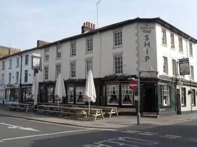 The Ship Hotel in zona RHS Garden Hyde Hall