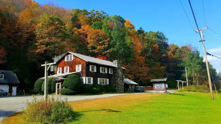 Turn of River Lodge Отели рядом с достопримечательностью «Пико Маунтин Ски Резорт»