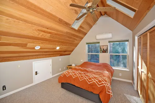 Spacious Cabin, Amazing deck & Yuba River View, Sauna, Nescafe, Beach & EVPlug.