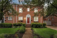 Charming Townhouse Retreat by Cozysuites