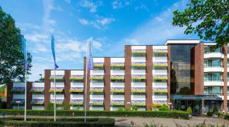 Grand Hotel Amstelveen Отели рядом с достопримечательностью «Clara Maria Cheese & Clog Farm»