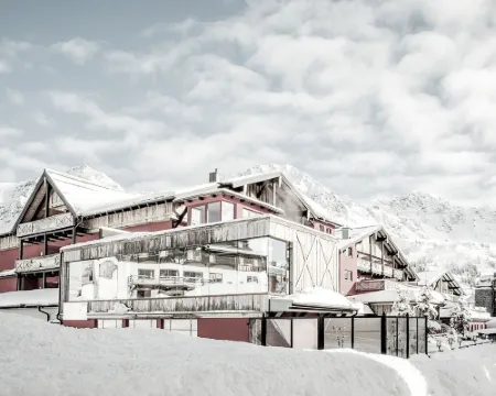 Hotel Rigele Royal Superior Hotels in Tweng