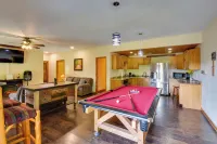 Hot Tub, Game Tables & Mtn Views: Ellijay Cabin - 3 stjerner