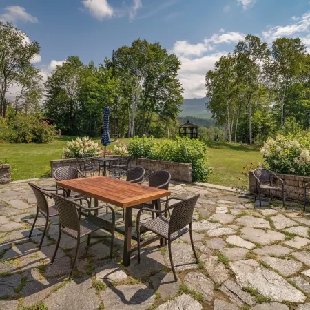 Mtn Views Colonial Home on Kingdom Trails!