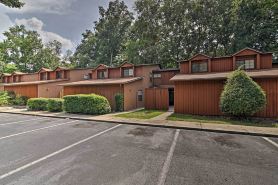 Gainesville Townhome w/ Patio ~ 3 Mi to UF!