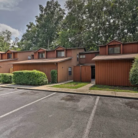 Gainesville Townhome w/ Patio ~ 3 Mi to UF!