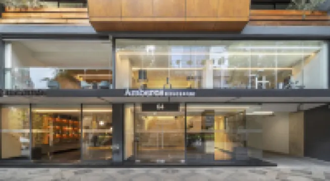 แอมเบอเรส 64, แอน แอสเซนด์ คอลเลกชัน โฮเทล โรงแรมใกล้โซนาโรซา