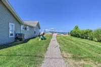 Hilton Lake Getaway w/ over-The-Water Deck!