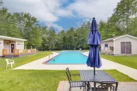 Private Beach! Luxe Lake House in Pocono Mtns - de playa