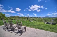 Townsend Condo w/ Pool, Great Smoky Mountain Views - WiFi